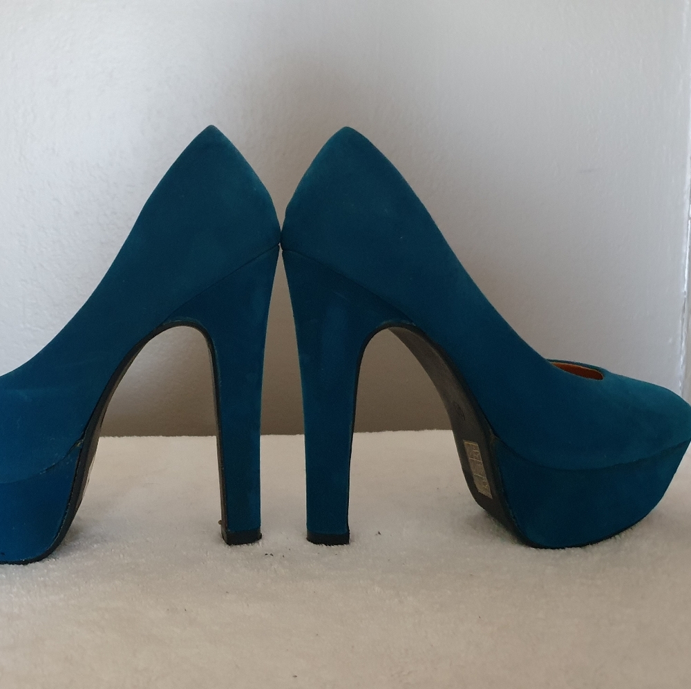 Shoe - Picture 2 of 3